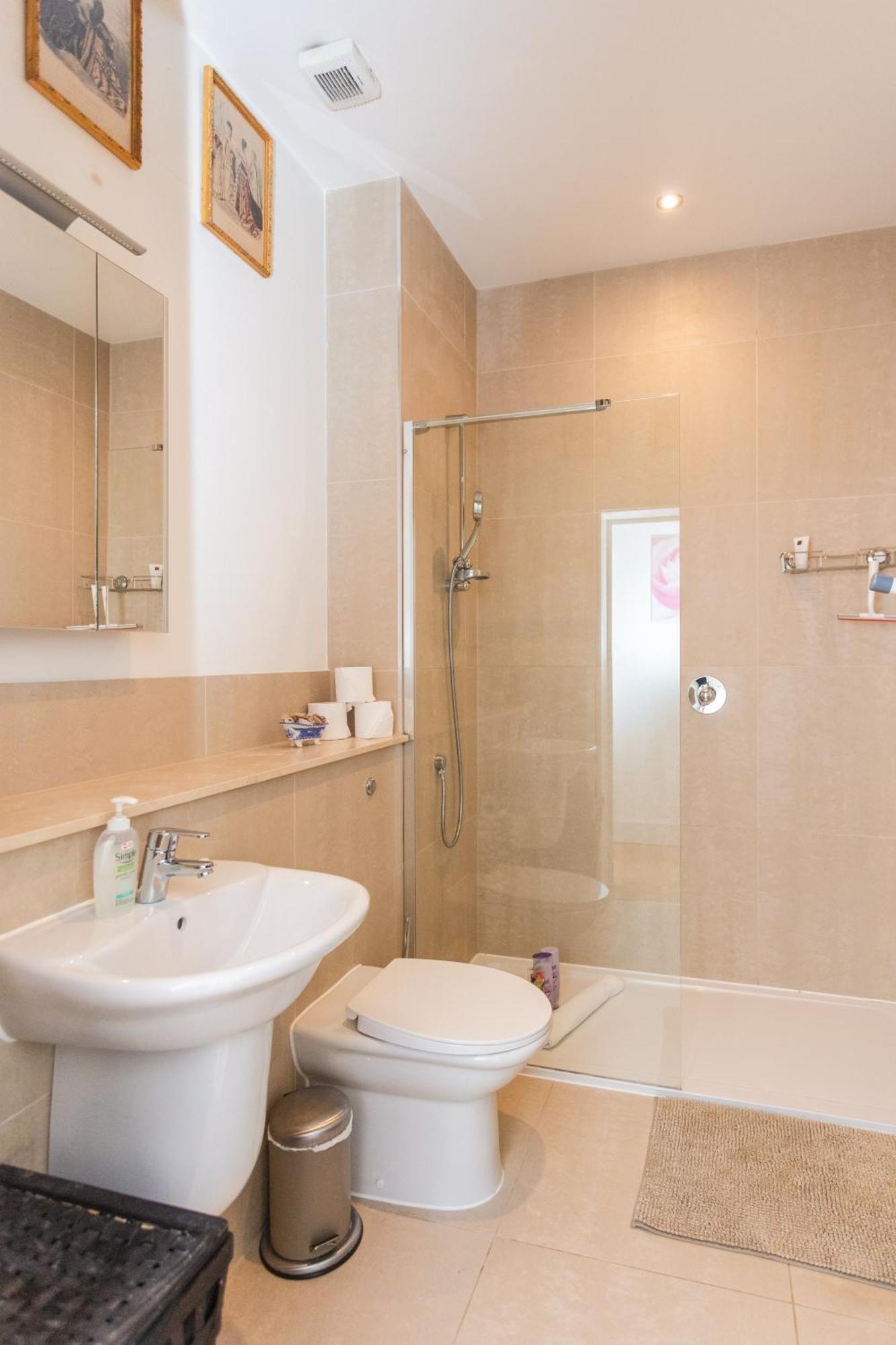 Homely 1 Bedroom Apartment In The Heart Of Vibrant Camden ลอนดอน ภายนอก รูปภาพ